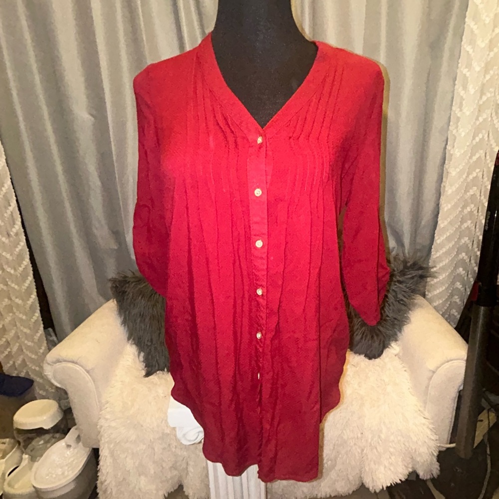CHRISTMAS SALE $10  Dec25 Deep red burgundy top button down rayon top S tab